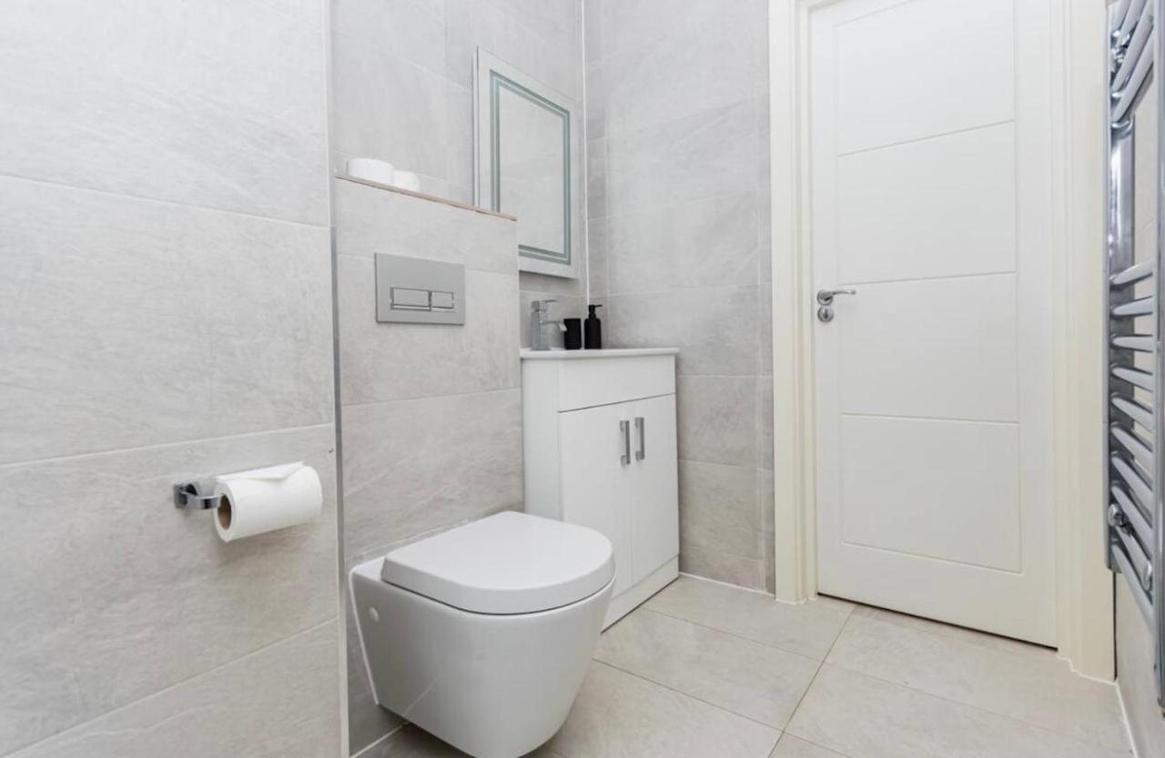 Elegant Central, Private Parking, Leisure, Contractor Apartment Aylesbury (Buckinghamshire)